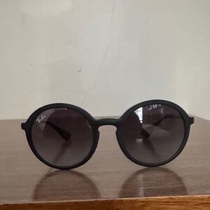 Ray-Ban Black Round Sunglasses